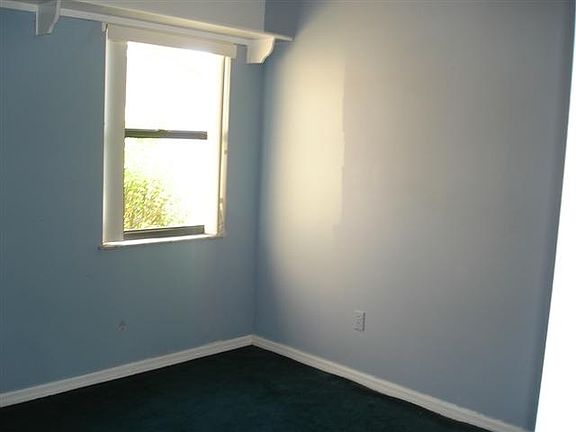 2nd image of 303 SW Columbus Dr