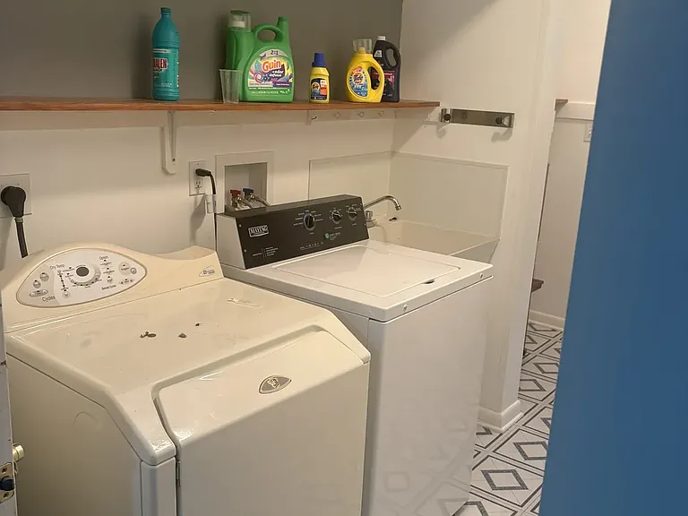 17 E Chestnut St — Photo 1