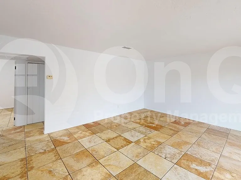 9803 N 7th Ave — Photo 5
