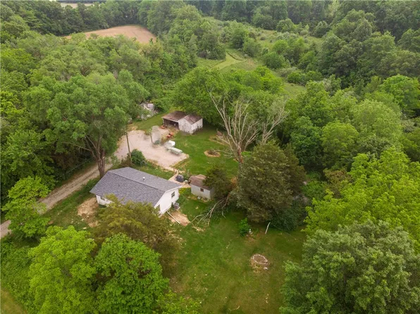 264 E 2625th Ave, Bingham, IL 62011