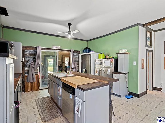 3rd image of 209 S Walnut St