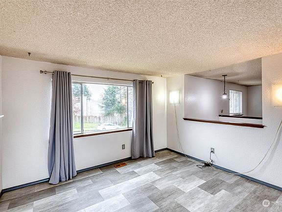 4th image of 5033 37th Street NE