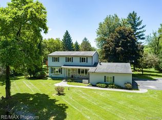 5417 Lobdell Rd, Fenton, MI 48430