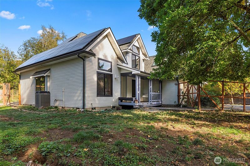 3rd image of 7601 Earling Street NE