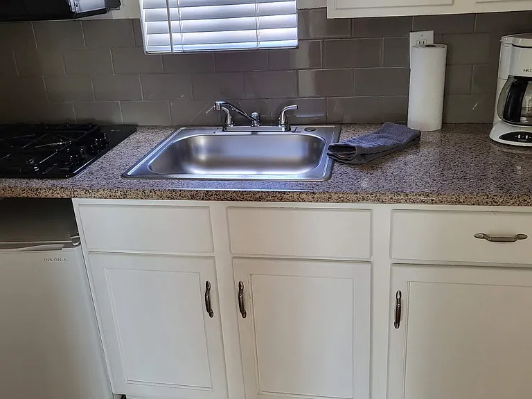 712 E Pierce St #4 — Photo 8
