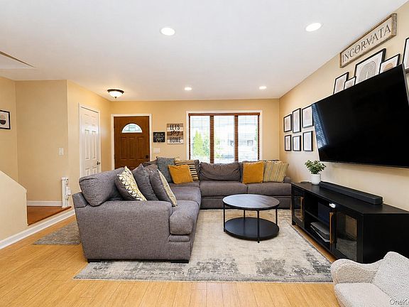 5th image of 30 Hemlock Court