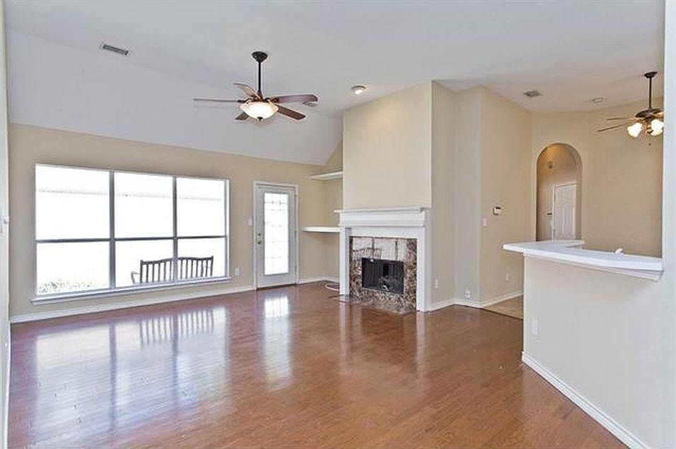 1st image of 3156 Kings Canyon Dr