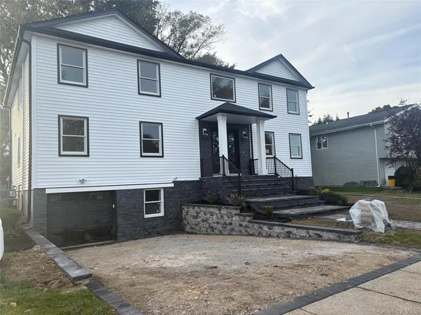 11 Delaware Avenue, Jericho, NY 11753