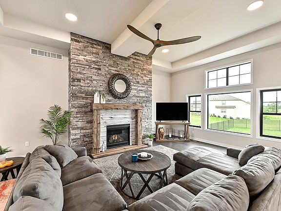 5th image of W276N8948 Meadow Ct