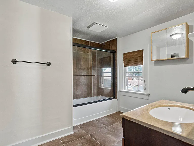 828 Forest Ave — Photo 25