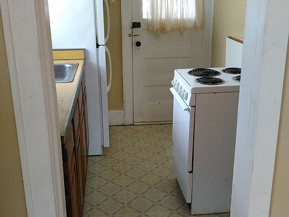 4th image of 421 College Ave APT B