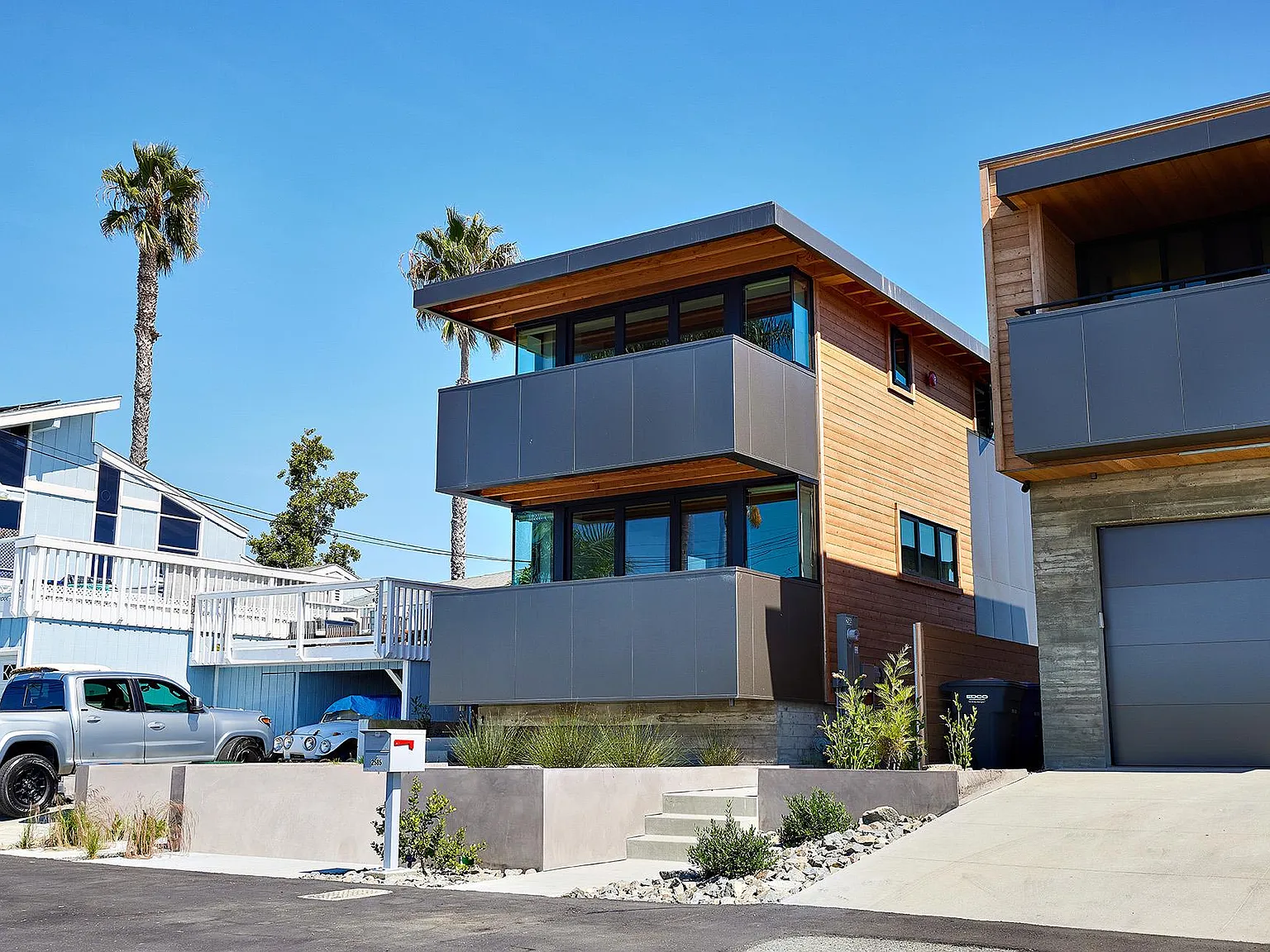 2585 Montgomery Ave — Photo 2