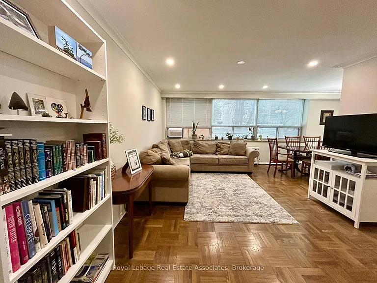 6 Meadowbrook Rd #1 — Photo 1