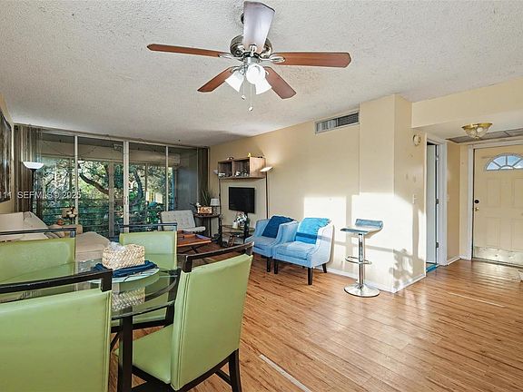 5th image of 9440 Live Oak Pl APT 404