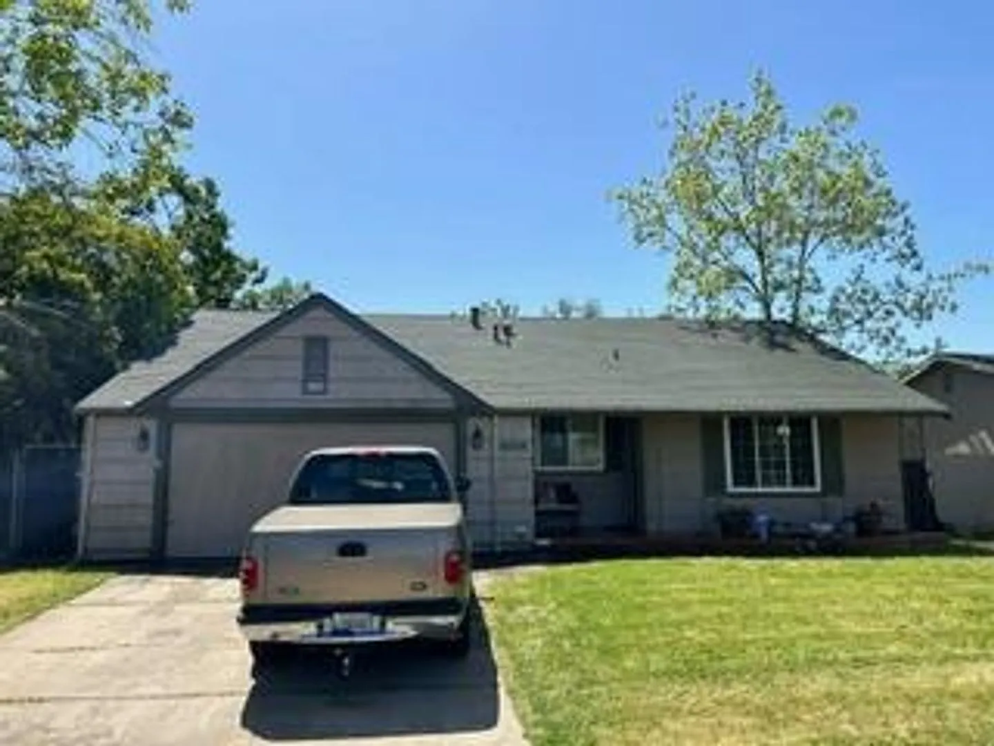 Adorable 3/2 Central Sacramento! Please Read Entire Ad For Viewings! — Photo 1