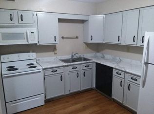 2150 Edgewood Rd NW APT 8, Cedar Rapids, IA 52405