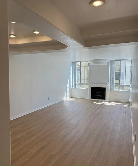 Canoga Luxury Apartments — Photo 19