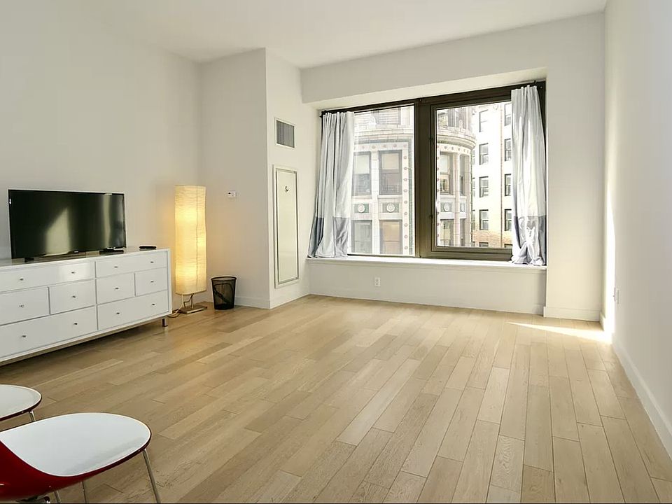 1st image of 75 Wall St APT 18I