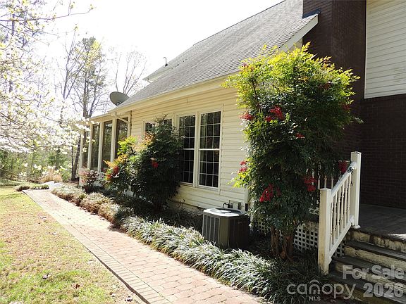 4th image of 256 Gable Hill Ln