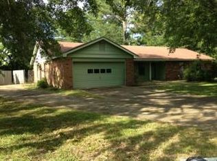 2627 Lyford Dr, Columbus, MS 39705