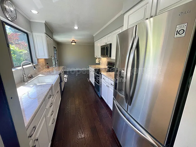 1339 David Ave — Photo 12