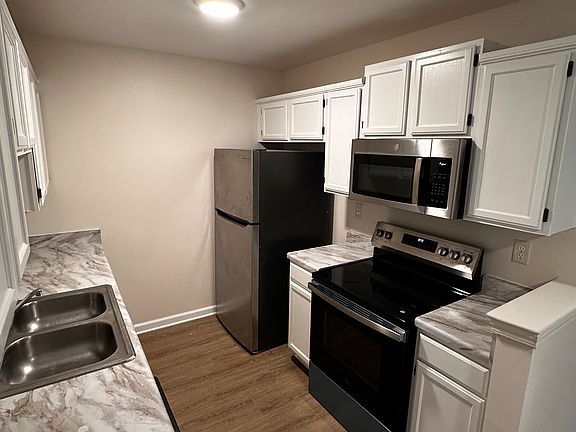 3rd image of 605 Rasco Rd E