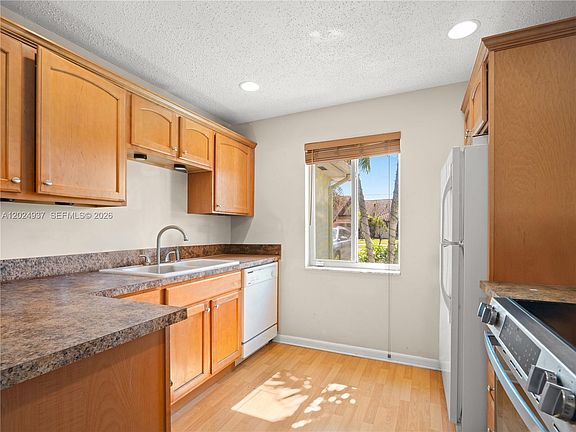 3rd image of 4301 NE 5th Ave