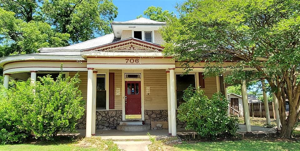 1st image of 706 N Dallas St