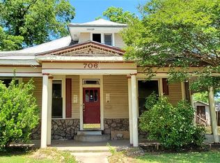 706 N Dallas St, Ennis, TX 75119