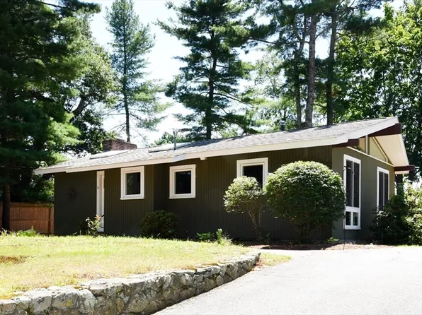 12 12th Ave, Wareham, MA 02571