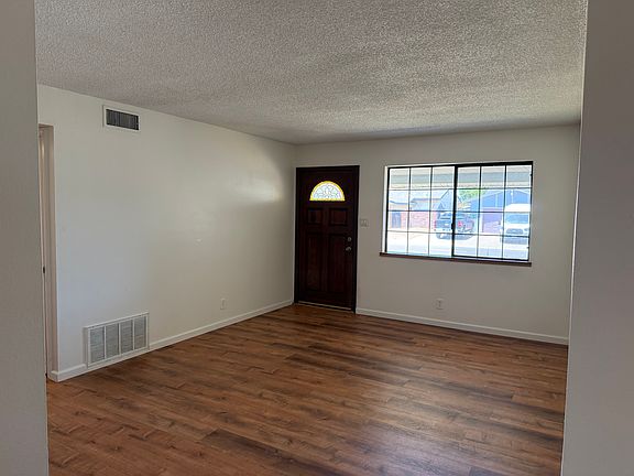 2nd image of 2338 La Loma Dr