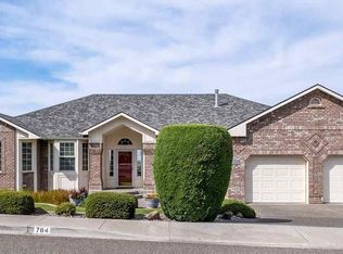 704 Clermont Dr, Richland, WA