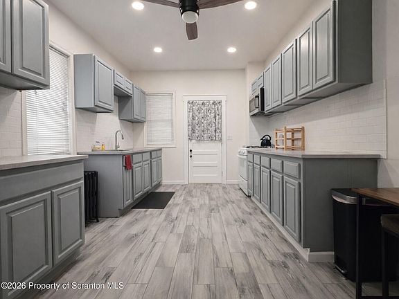 2nd image of 905 Quincy Ave Unit 2