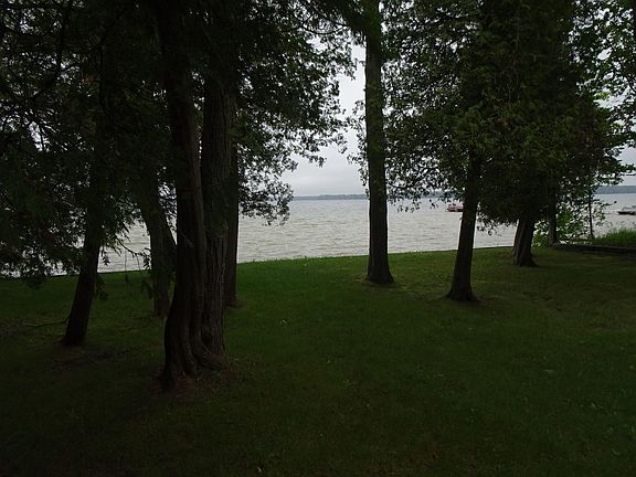 5th image of Lakeside Ave
