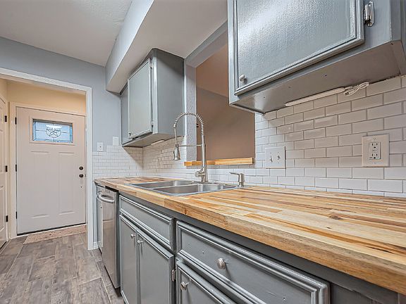 4th image of 13905 Hollowgreen Dr
