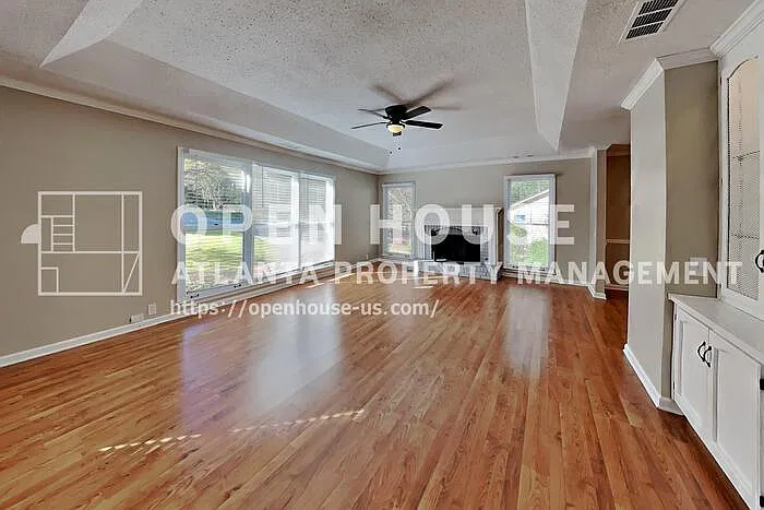 4 bed, 2.5 bath, 2924 sqft, $3,400 — Photo 3