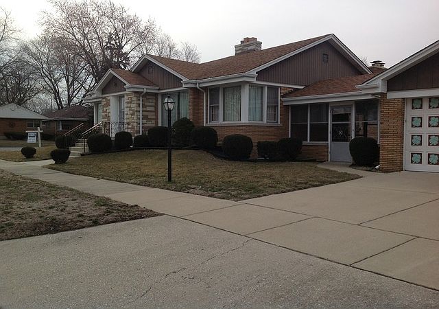 1st image of 2831 W 92nd St