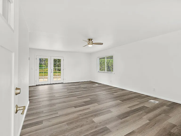 7182 N Van Decar Rd SE — Photo 4