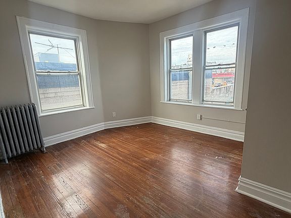 3rd image of 4809 Broadway #12F