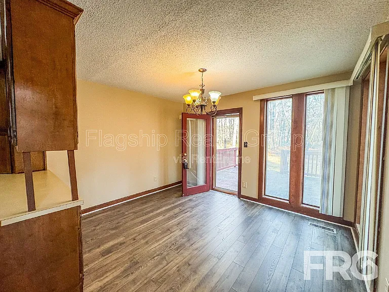 1228 Forest Acres Dr — Photo 8