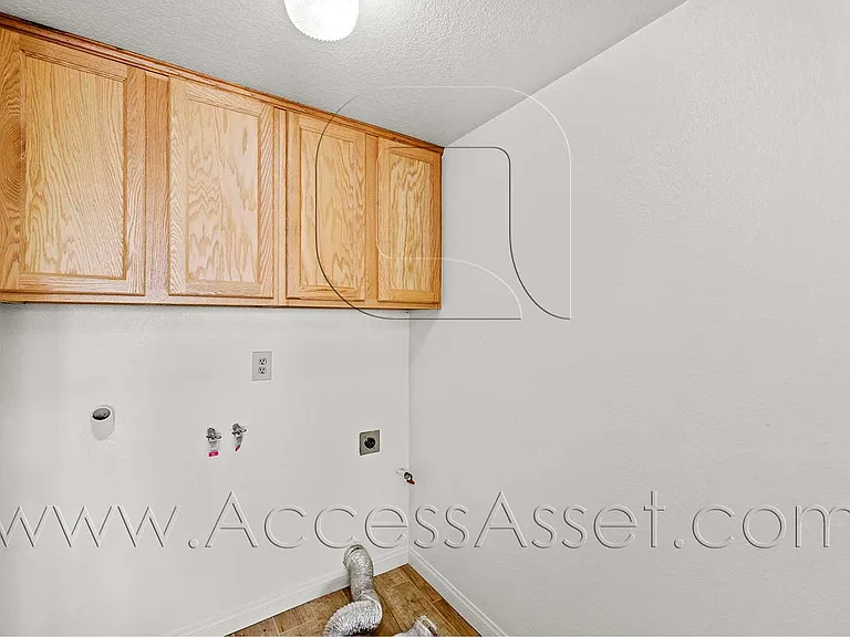 661 Parkview Dr — Photo 9