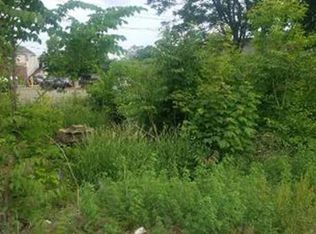 33 Walnut St, Peabody, MA 01960