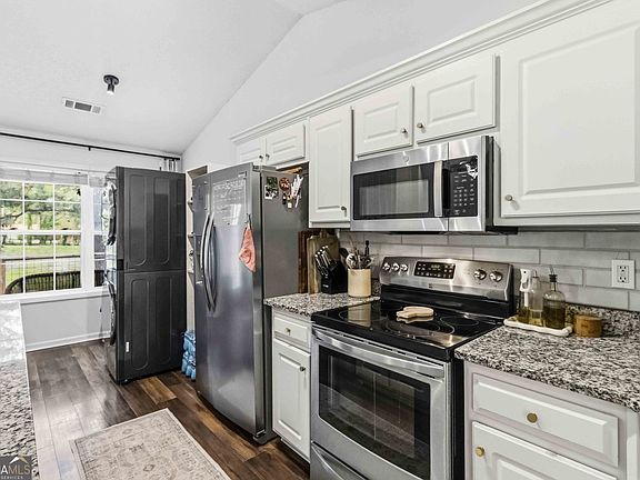 4th image of 1007 Preserve Ln
