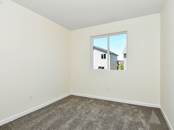 5th image of 3302 NE 120th Cir