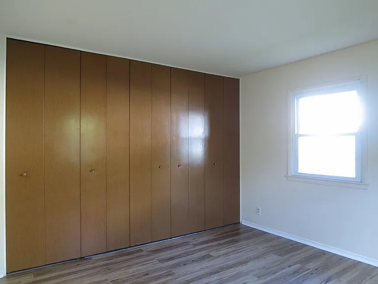 Middle bedroom (East side). Enormous closets.