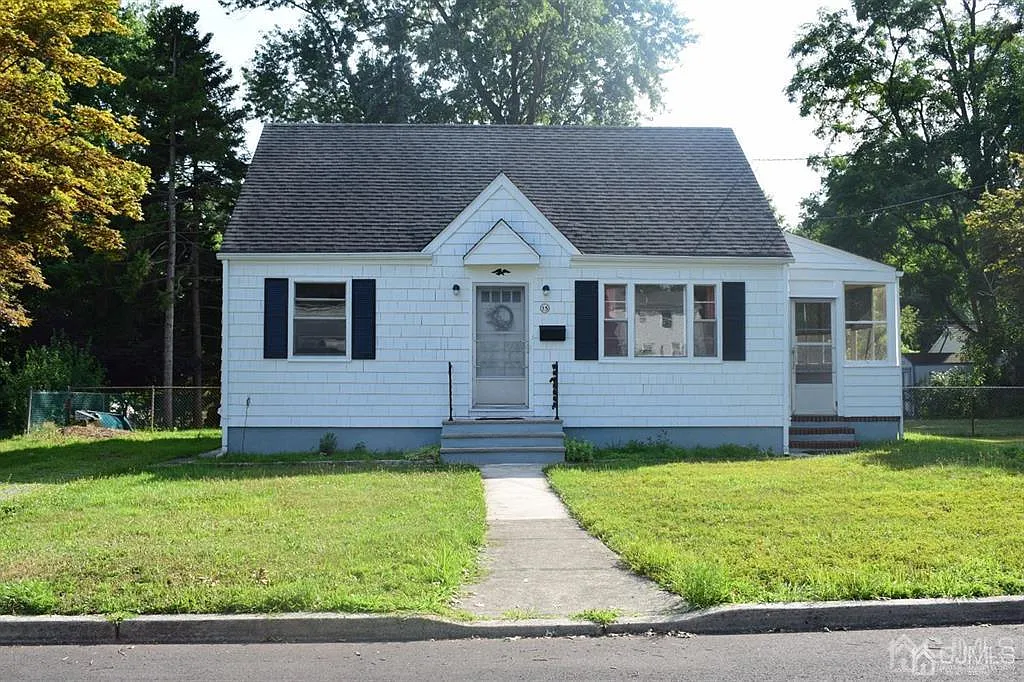 3 bed, 1.0 bath, 1152 sqft, $3,100 — Photo 1