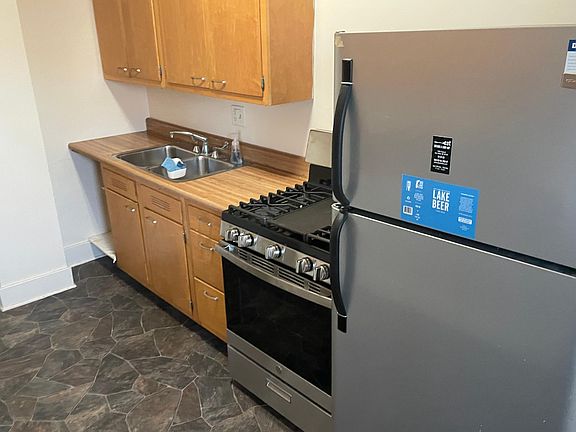 3rd image of 903 W Huron St #4