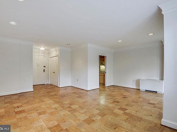 4th image of 10401 Grosvenor Pl APT 327