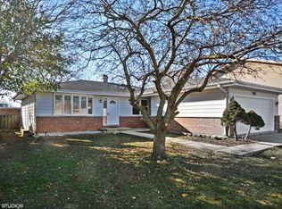 989 Dearborn Cir, Carol Stream, IL 60188
