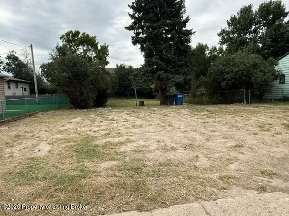 2nd St E, Dickinson, ND 58601